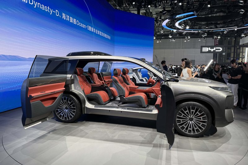 Foto: SP-X/Benjamin Bessinger BYD Dynasty-D: Wahre Größe kommt von innen Foto: SP-X/Benjamin Bessinger BYD Dynasty-D: Wahre Größe kommt von innen
